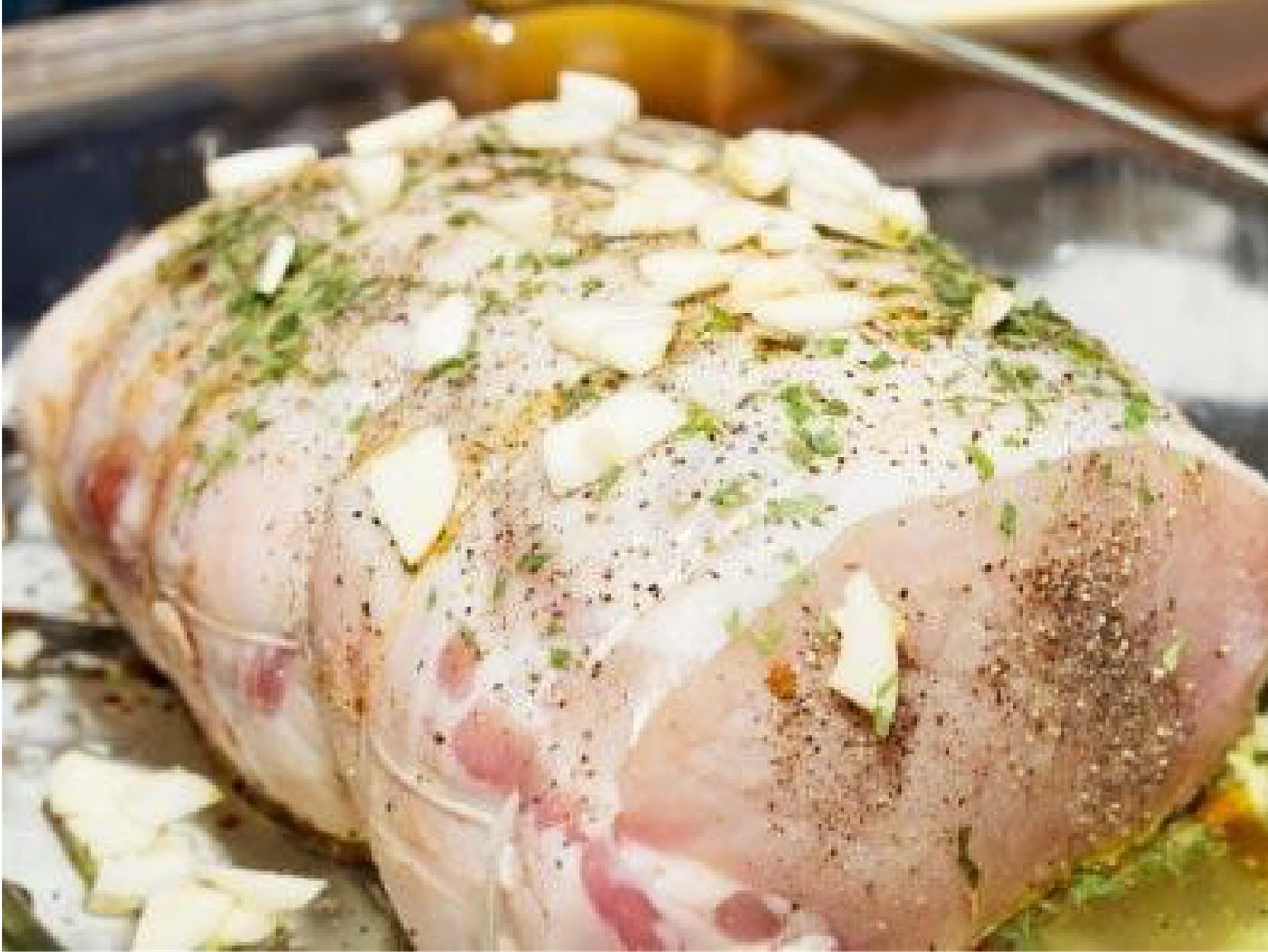 Roast seasoned with fresh garlic